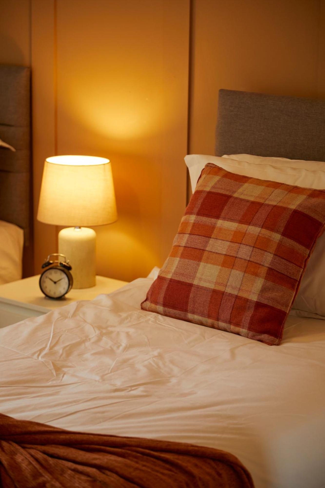 Stylish 2-Bedroom Apartment With Free Parking Halifax Ngoại thất bức ảnh
