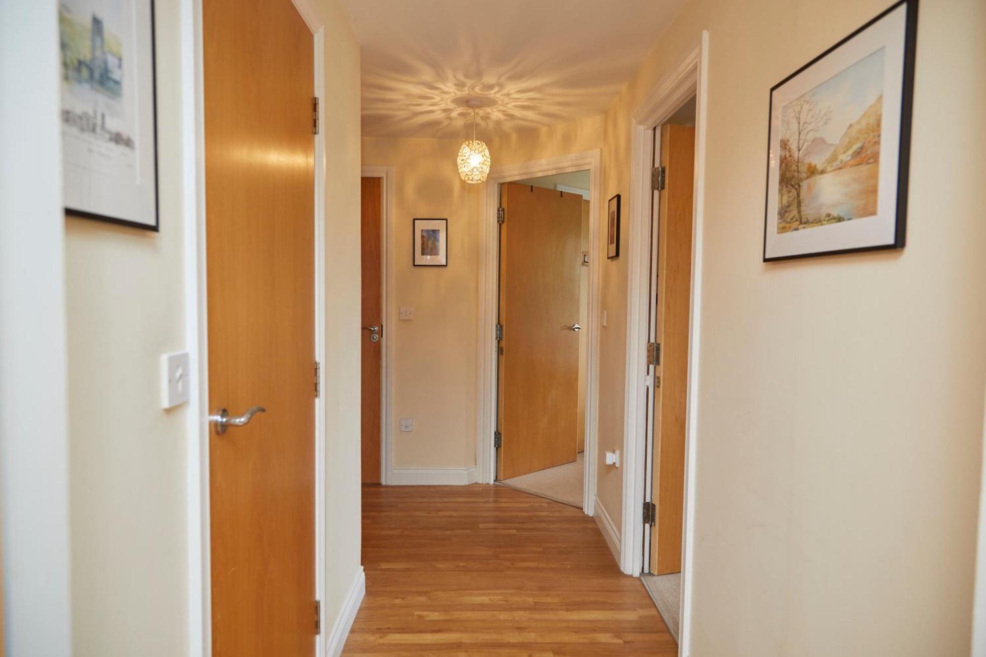 Stylish 2-Bedroom Apartment With Free Parking Halifax Ngoại thất bức ảnh